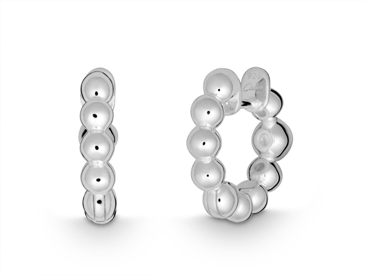 Quinn øreringer i sølv.