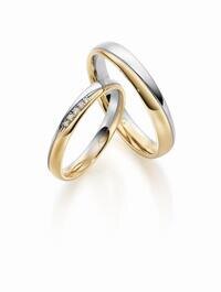 Forlovelsesringer i gull og hvitt gull med og uten diamanter.