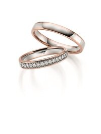 Forlovelsesringer i hvitt og rose gull med og uten diamanter.