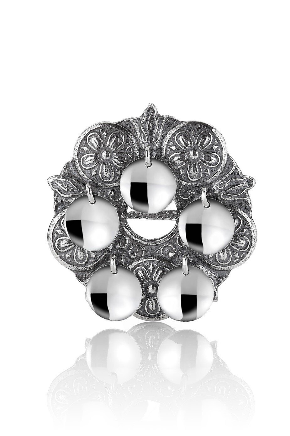 Haakonsen mellomsølje med skåler.