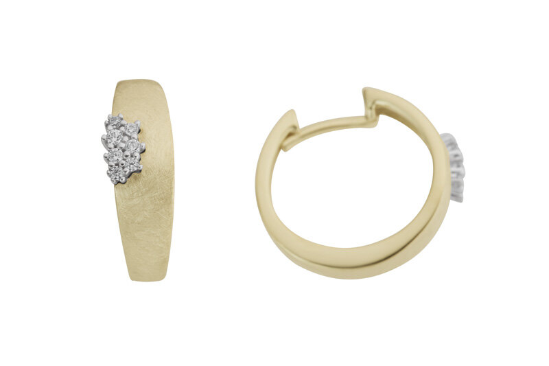 Haakonsen øreringer i gull med diamanter.