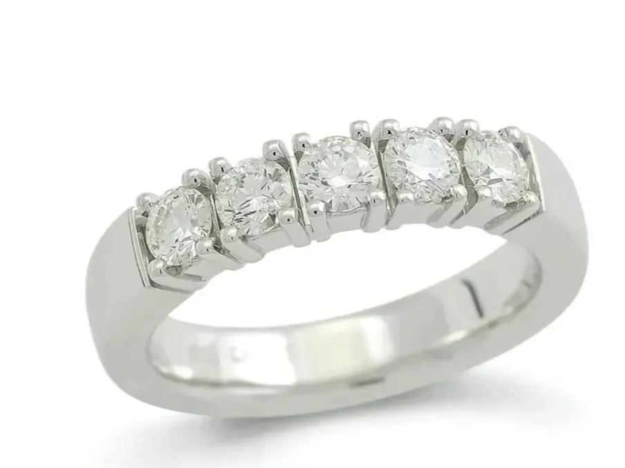 Haakonsen Kim alliansering i hvitt gull med diamanter 1.04 ct.