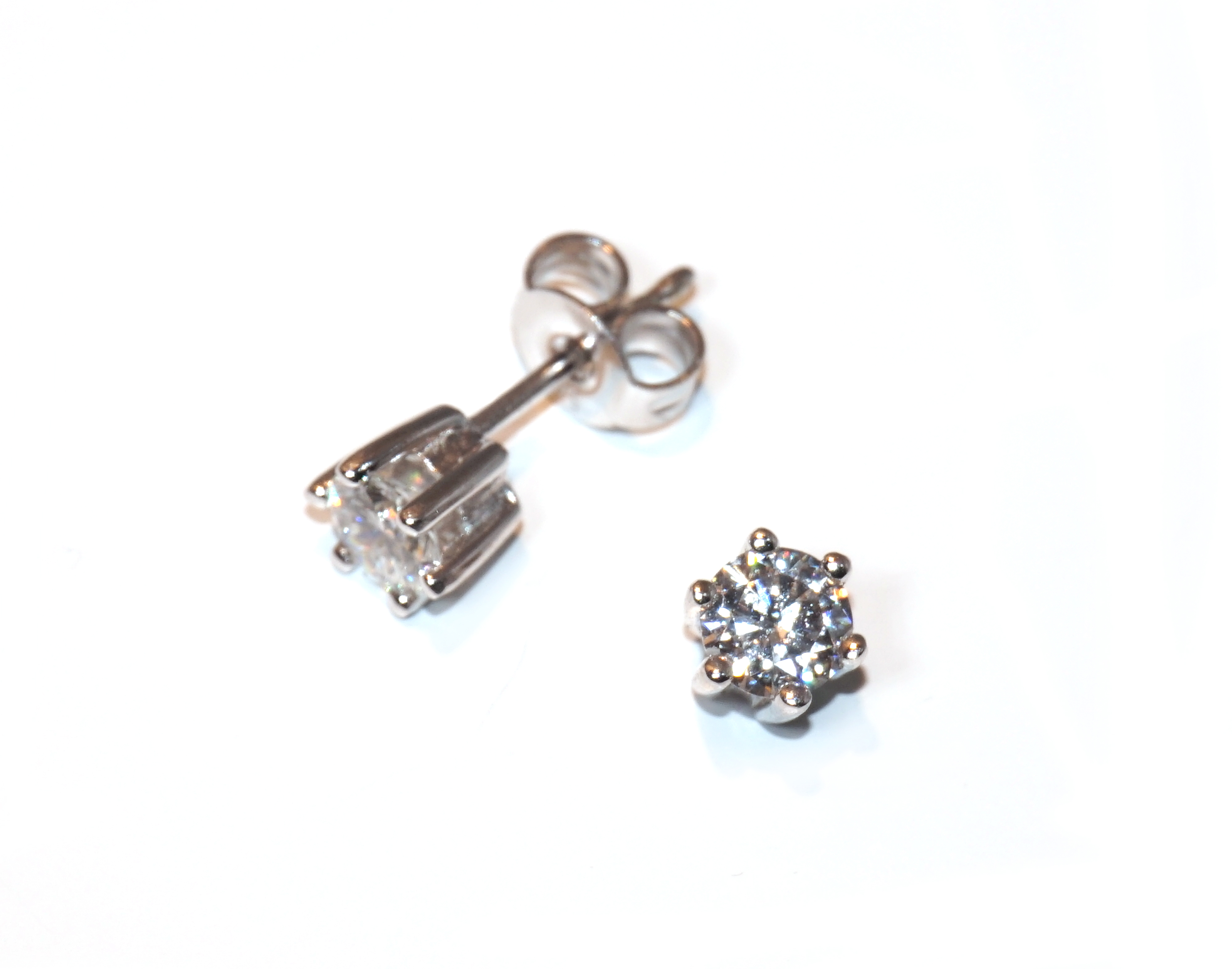 Haakonsen Ina diamant ørepynt i hvitt gull totalt 0.40 ct.